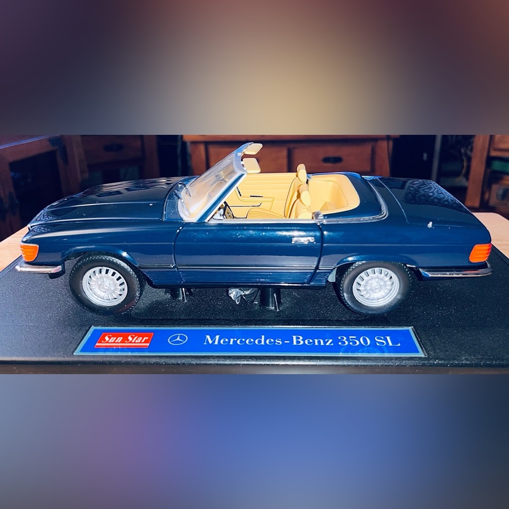 Sun Star 1977 Mercedes-Benz 350 SL Diecast Model Car